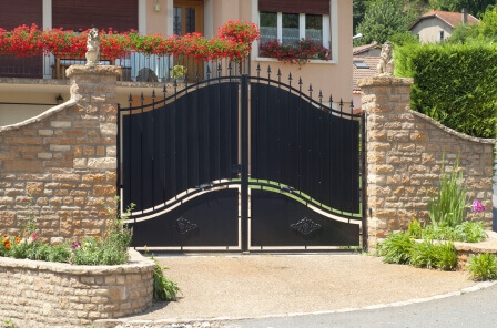 4-benefits-of-having-an-automatic-gate-at-your-home