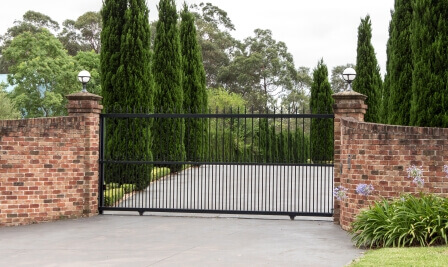 6-benefits-of-using-wrought-iron-for-fencing-and-gates